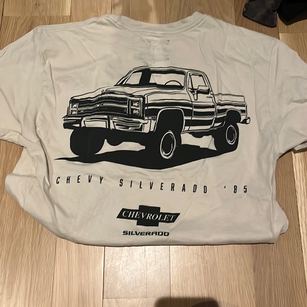 Chevrolet Silverado graphic T